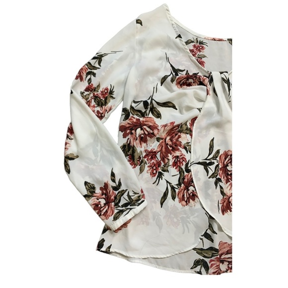 DYNAMITE Twist Front Floral Blouse With Long Sleeves Ivory Size Medium - Picture 3 of 8